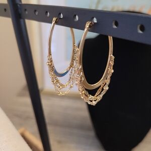 Gold tone vintage Avon earrings with box